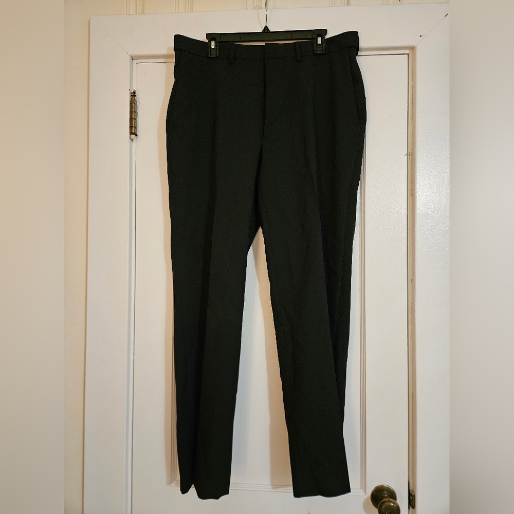 Men's Haggar Blk Flat Front Pants Size 36x32